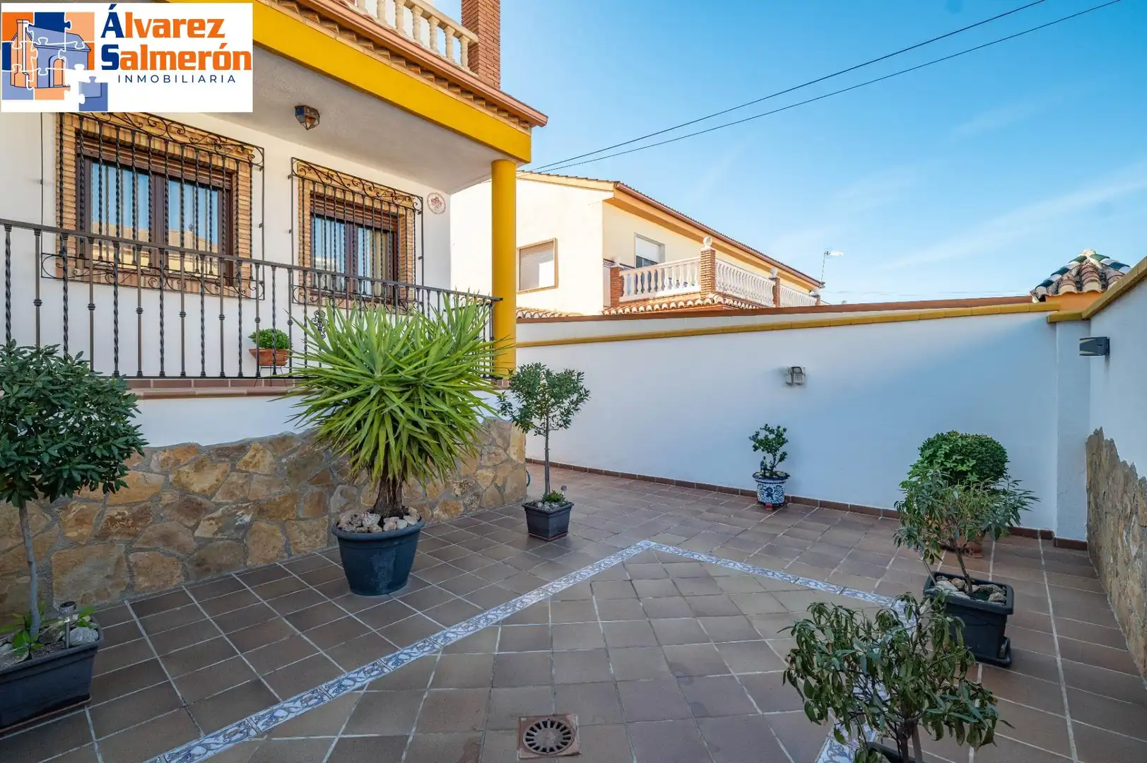 Vista exterior de Casa o xalet en venda en Albolote amb Aire condicionat, Calefacció i Terrassa
