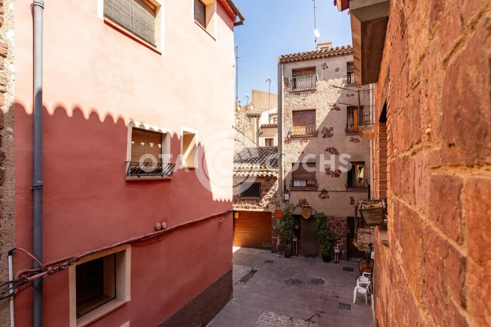 Vista exterior de Casa adosada en venda en Prades amb Terrassa