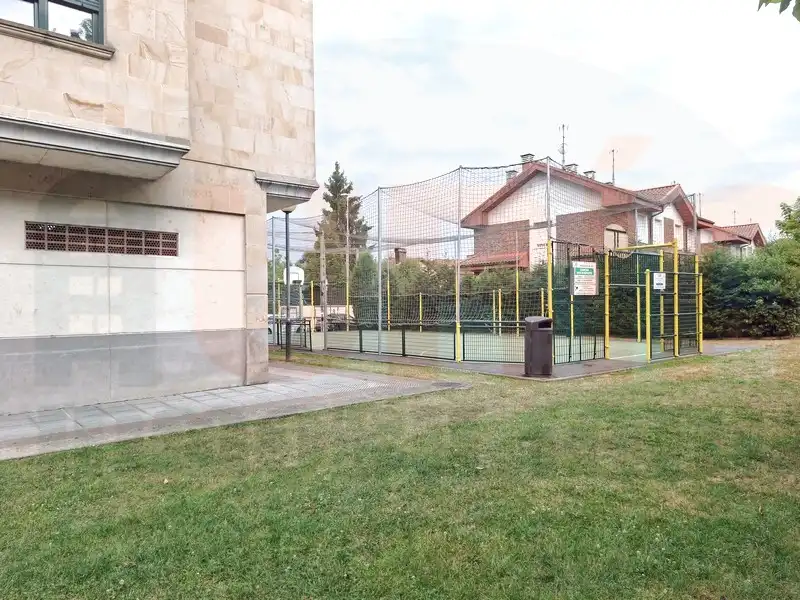 Aparcament de Pis en venda en Siero amb Calefacció i Parquet