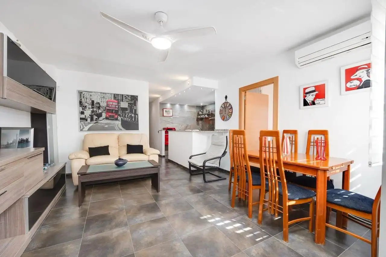 Sala de estar de Apartamento de alquiler en Torrevieja con Amueblado, Lavadora y Microondas