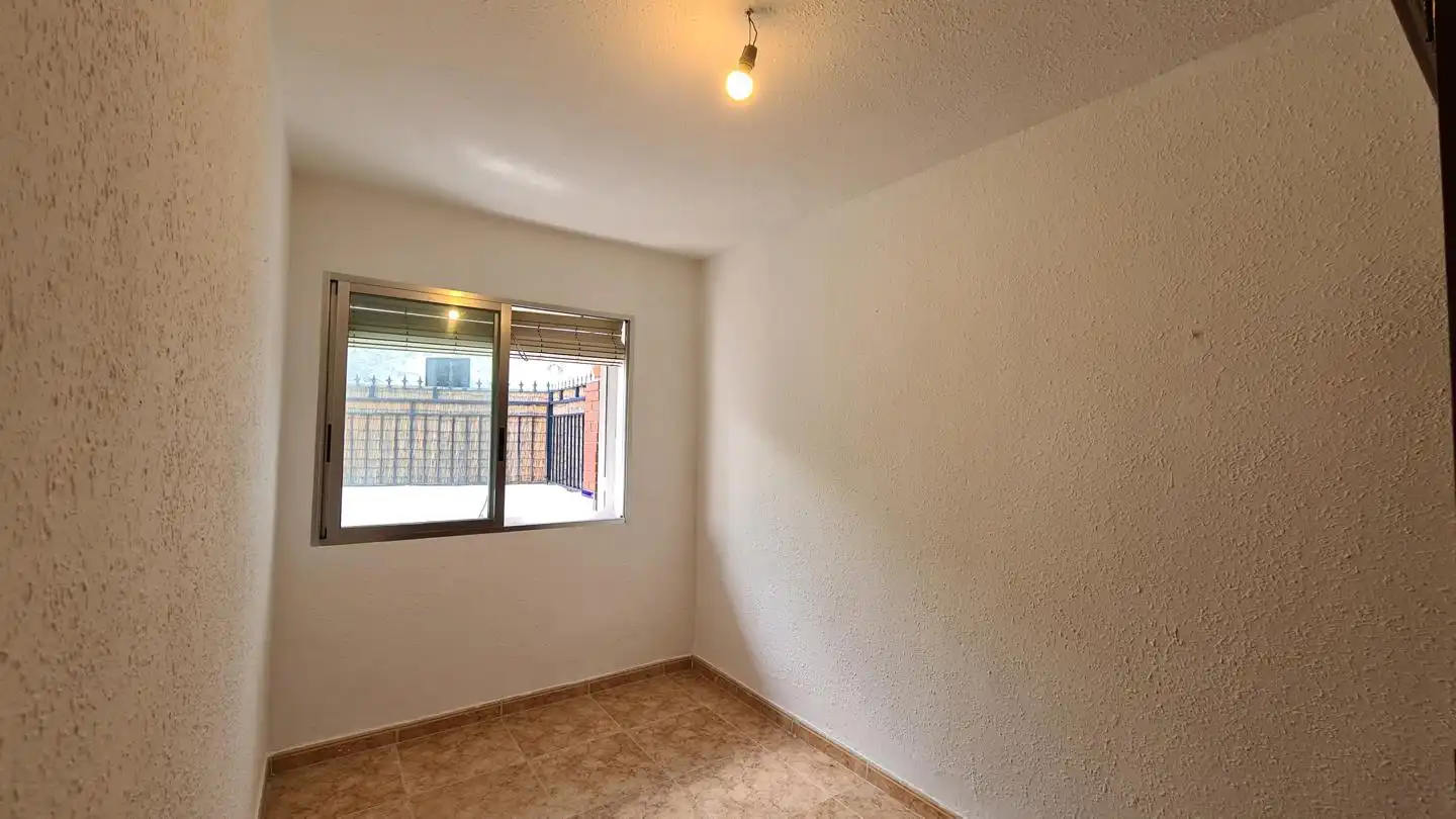 Dormitori de Casa o xalet en venda en La Adrada  amb Terrassa