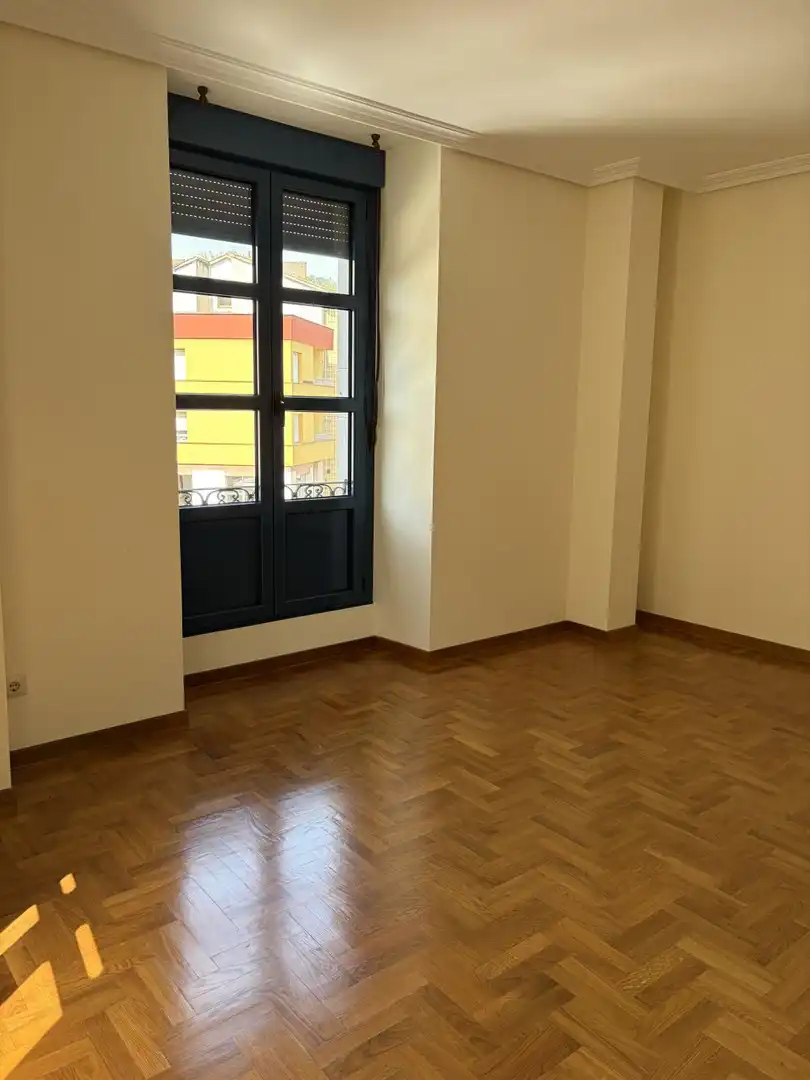 Piso de alquiler en Grado