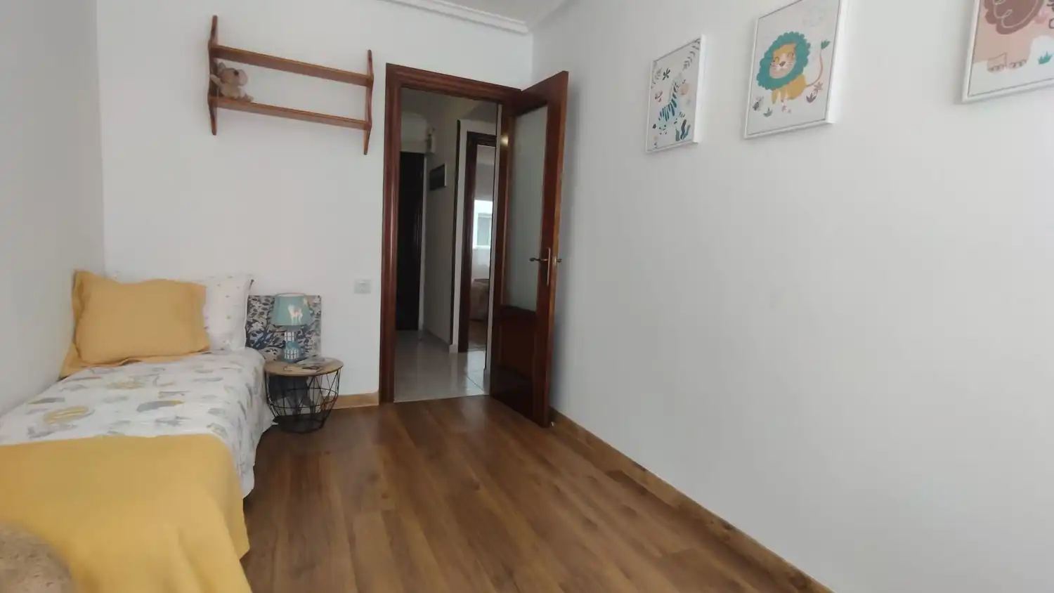 Dormitori de Pis en venda en Gijón  amb Piscina