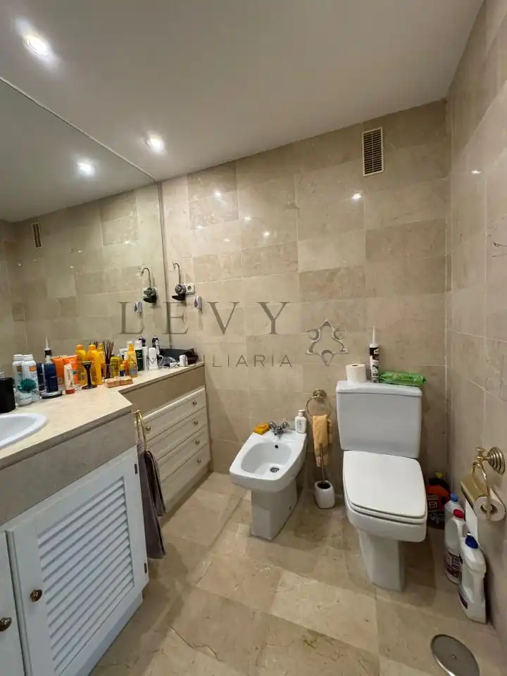 Bathroom of Flat for sale in Marbella  with Air Conditioner, Heating and Terrace