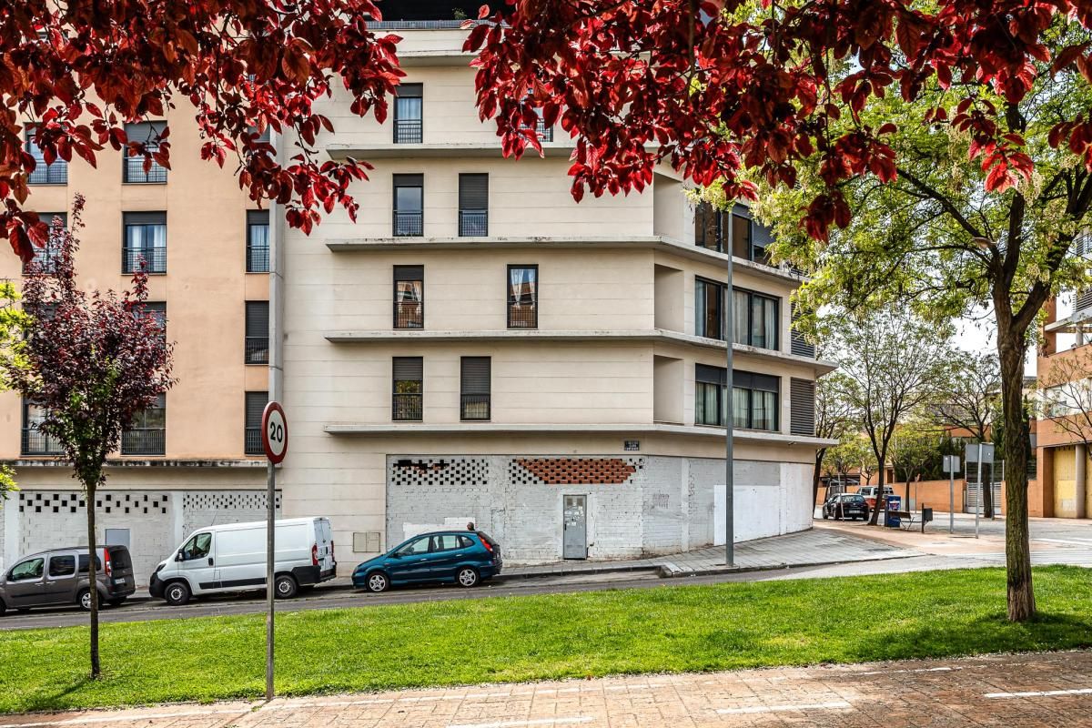 Local de lloguer a Eulalia Abaitua, 1, Las Cañas