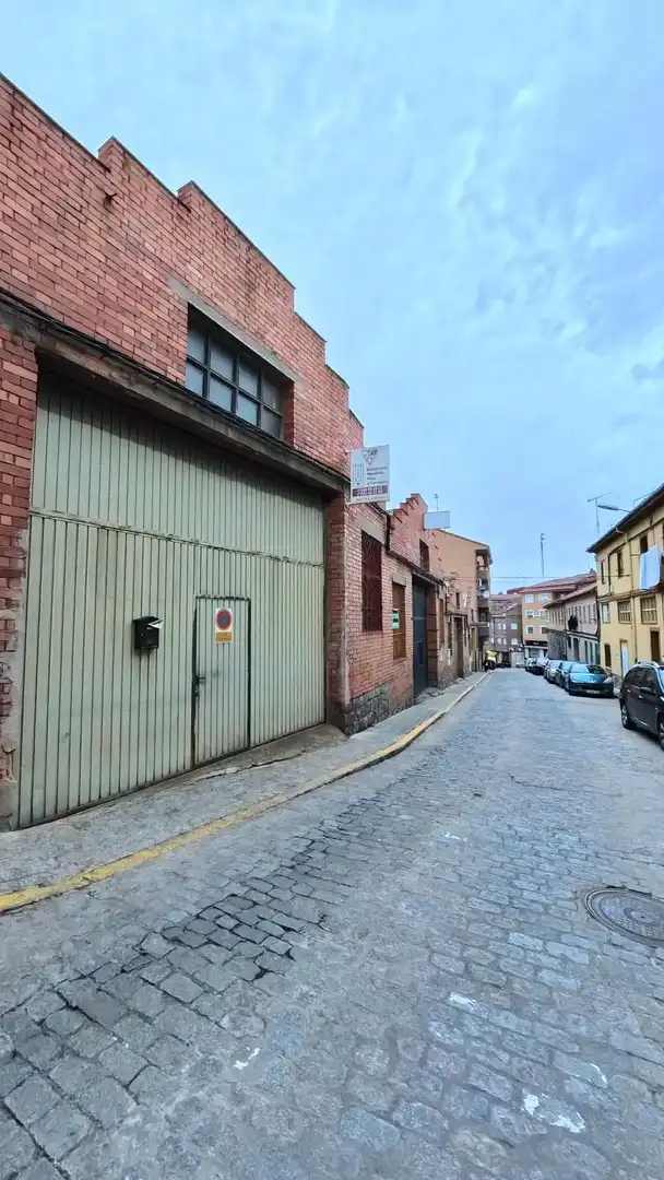Vista exterior de Nau industrial en venda en Segovia