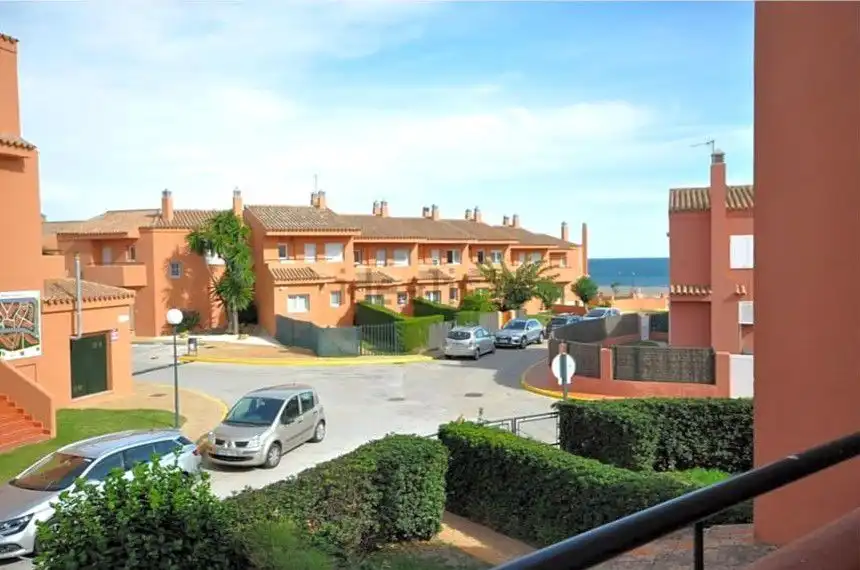 Vista exterior de Casa adosada de alquiler en Manilva con Aire acondicionado, Terraza y Amueblado