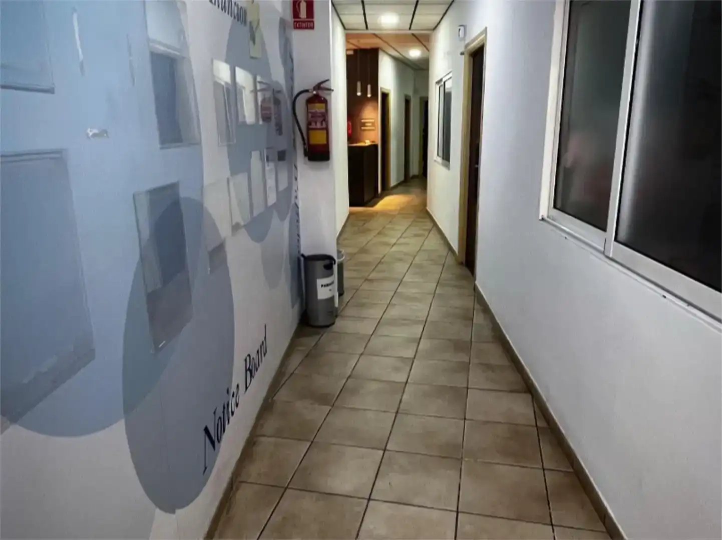Geschaftsraum zur Miete in Linares mit Klimaanlage und Möbliert