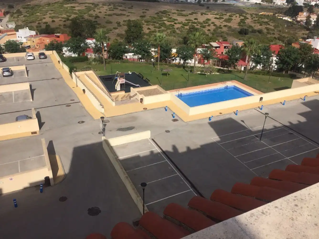 Piscina de Dúplex de lloguer en Algeciras amb Aire condicionat, Moblat i Piscina comunitària