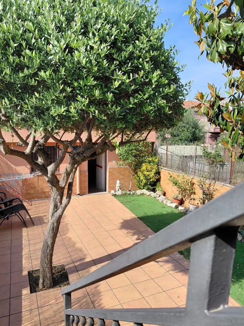 Jardí de Casa adosada en venda en Parets del Vallès amb Aire condicionat, Calefacció i Piscina