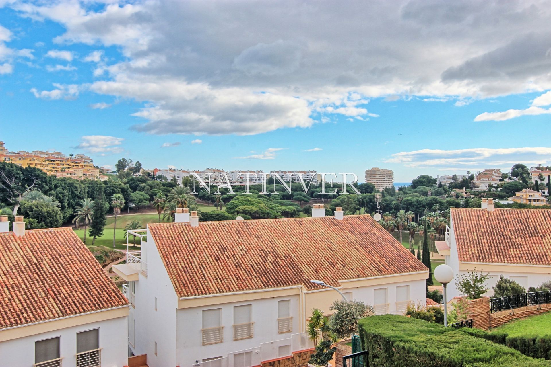 Vista exterior de Casa adosada en venta en Benalmádena con Aire acondicionado, Calefacción y Jardín privado