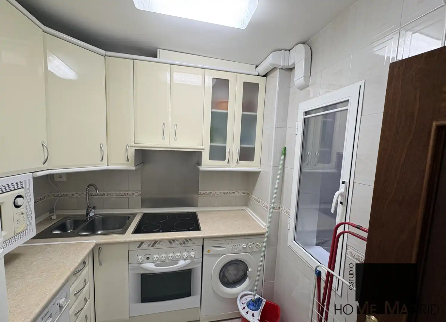 Wohnung zur Miete in Calle de La Bañeza, Pilar