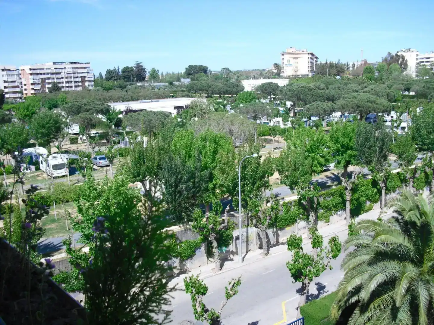 Vista exterior de Pis en venda en Salou amb Jardí privat i Moblat
