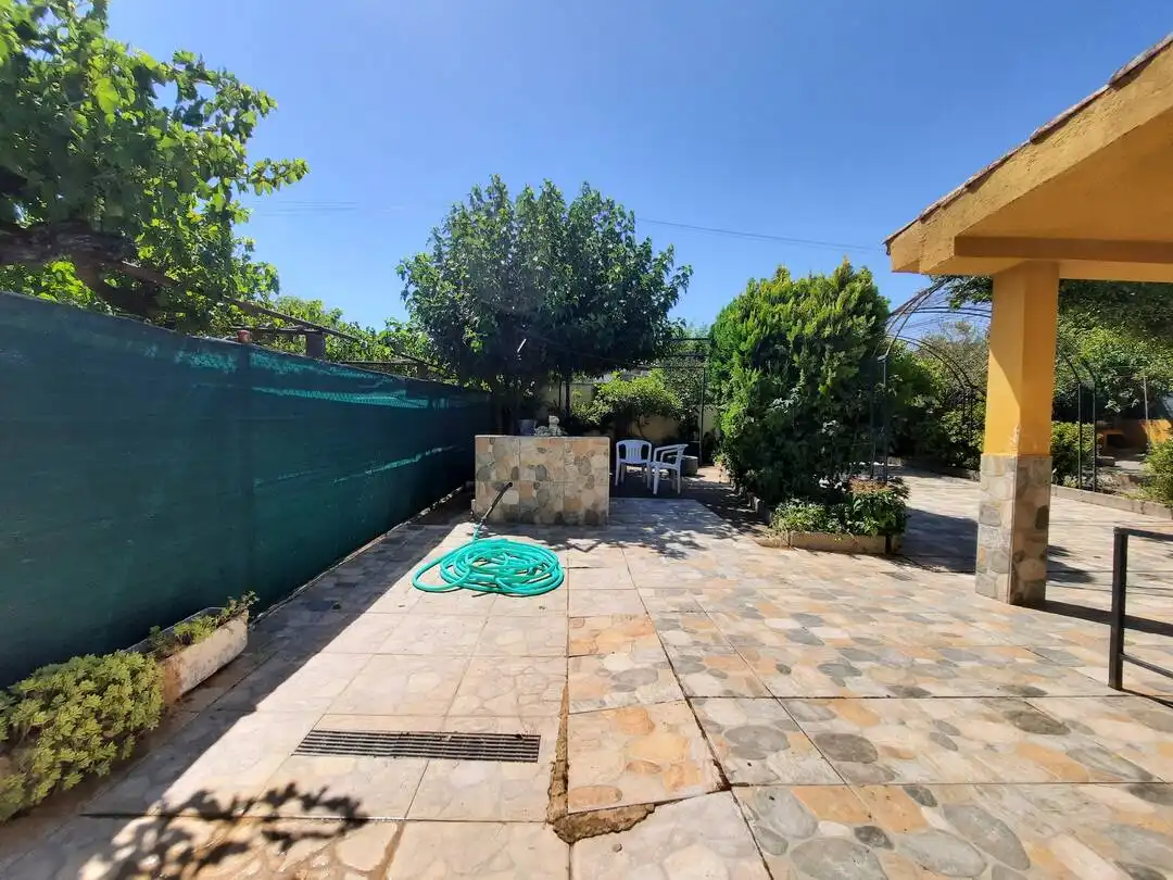 Jardín de Casa o chalet en venta en Escalona con Calefacción y Alarma