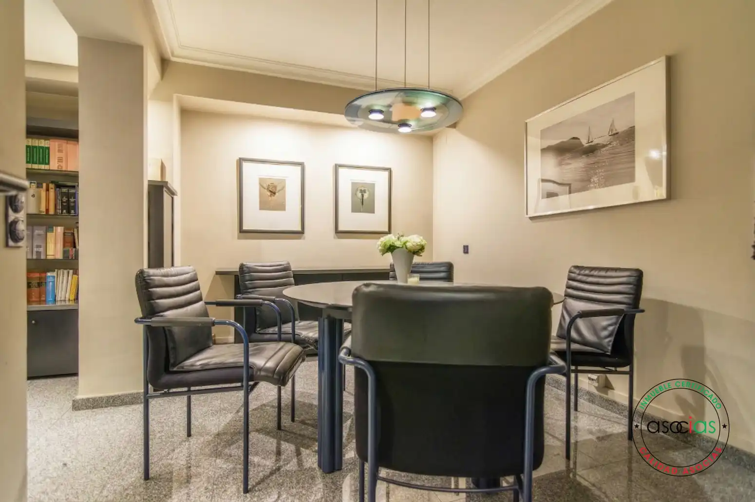 Comedor de Piso en venta en Oviedo  con Calefacción, Parquet y Trastero