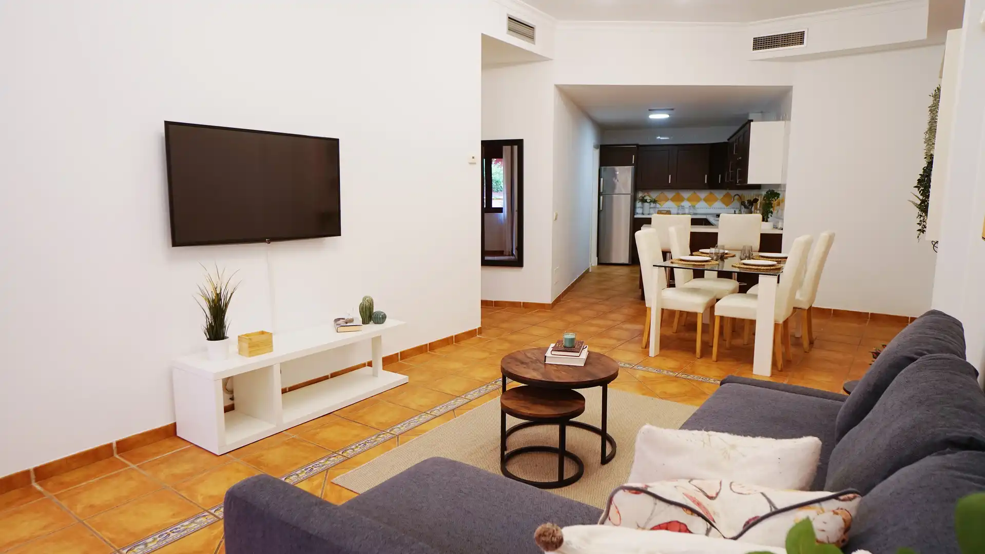 Sala d'estar de Apartament de lloguer en Benahavís amb Aire condicionat, Moblat i Forn