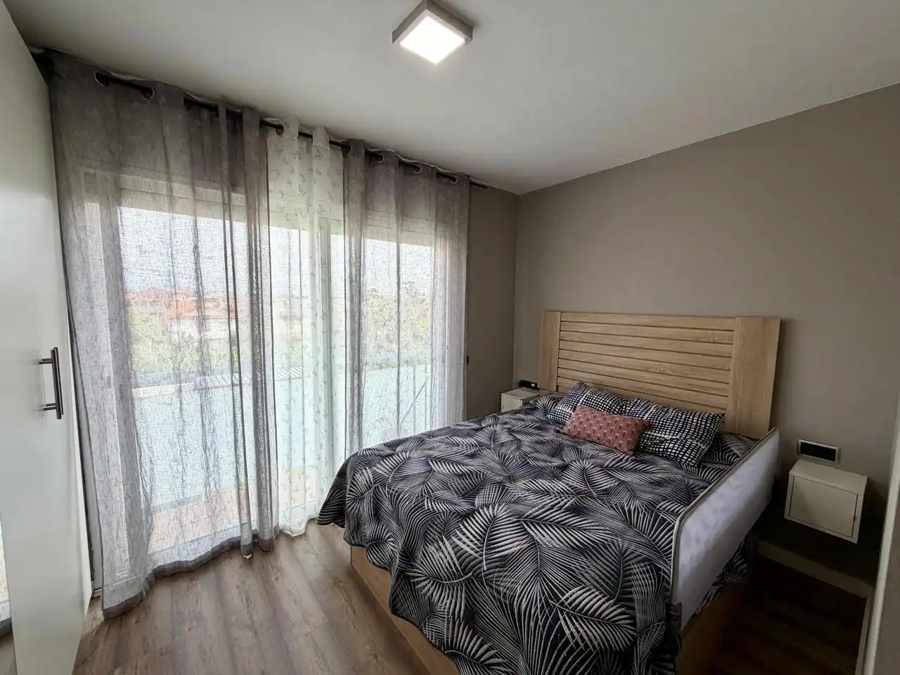 Habitación de Casa adosada en venta en Montcada i Reixac con Aire acondicionado, Calefacción y Jardín privado