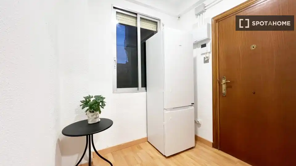Bedroom of Flat for rent in Madrid  with Air Conditioner, Heating and Furnished