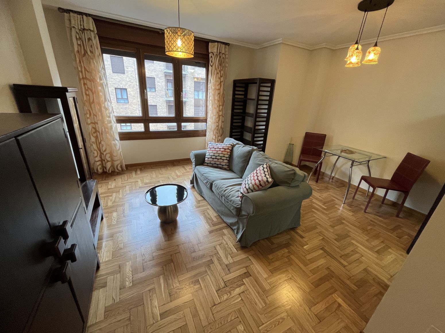 Living room of Flat to rent in Avilés  with Heating, Parquet flooring and Furnished