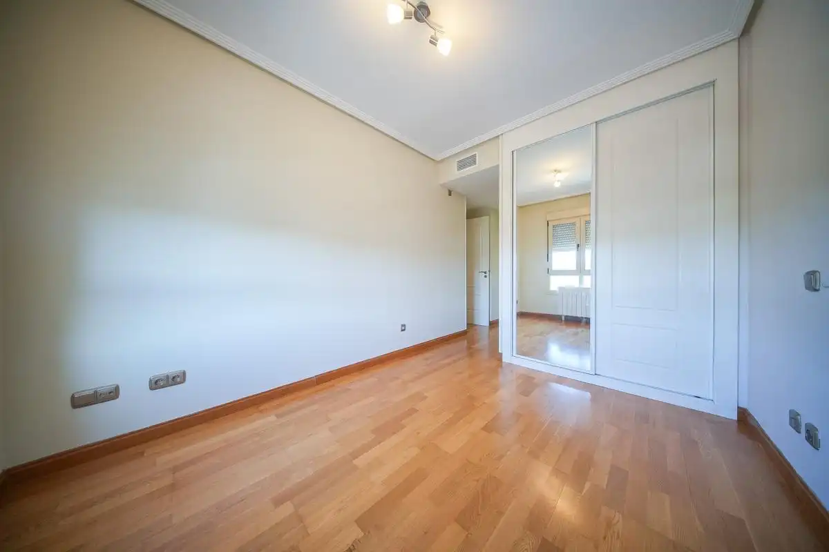 Bedroom of Flat for rent in Madrid  with Air Conditioner, Heating and Terrace