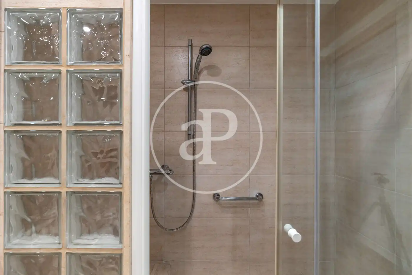 Bany de Pis en venda en Barcelona amb Aire condicionat, Calefacció i Terrassa