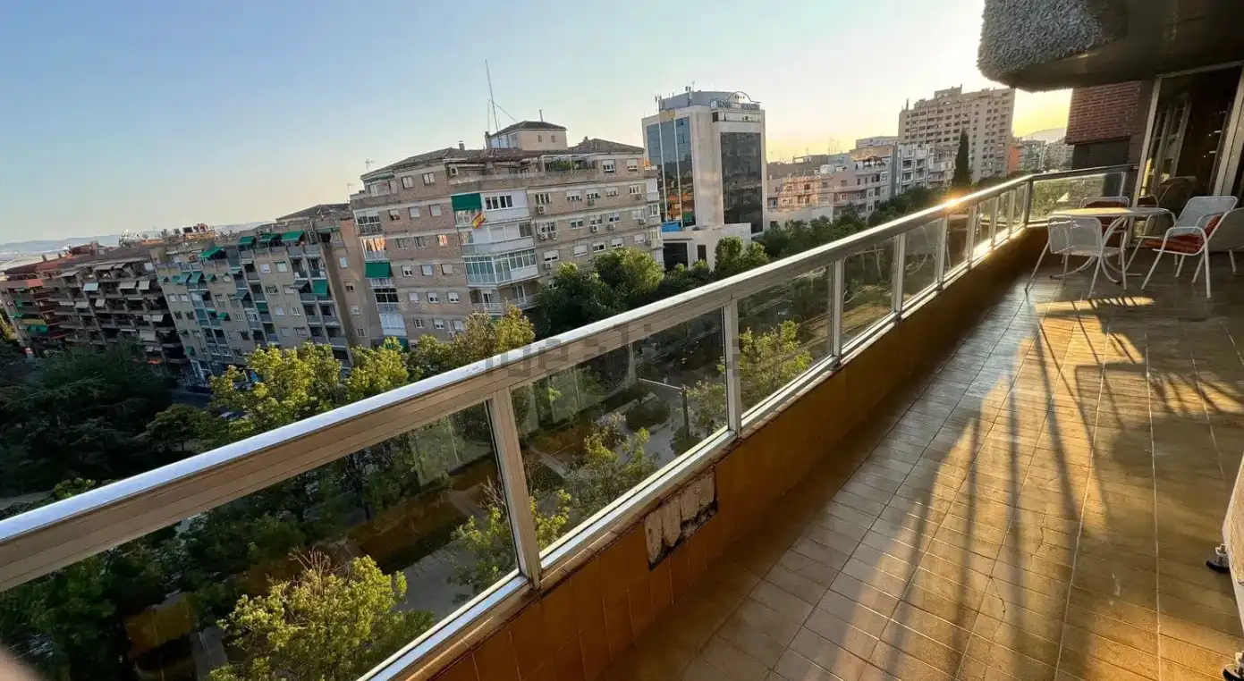 Flat with terrace for sale in Avenida de la Constitución 20, imagen 3