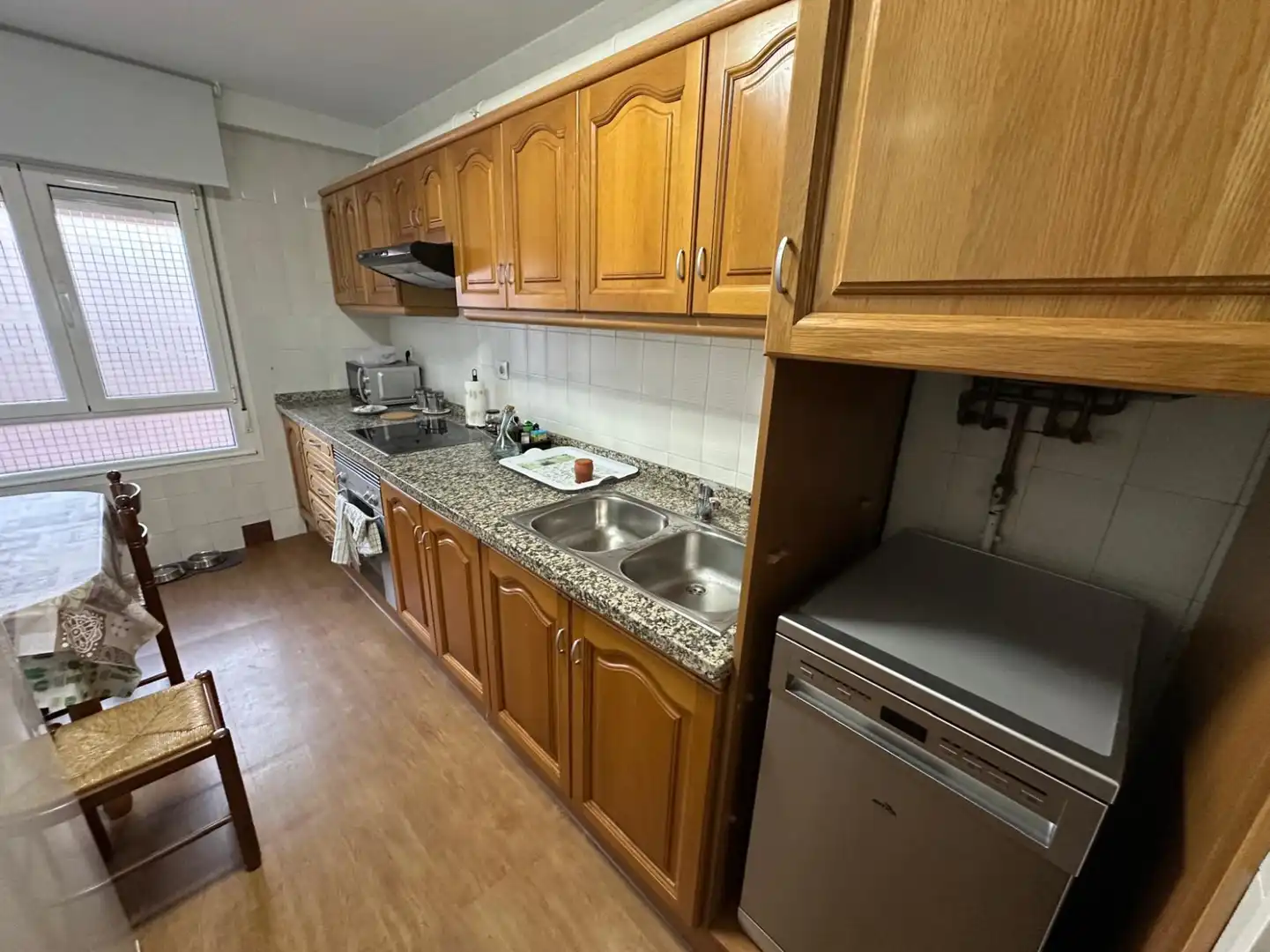 Cuina de Pis en venda en Oviedo  amb Calefacció, Parquet i Traster