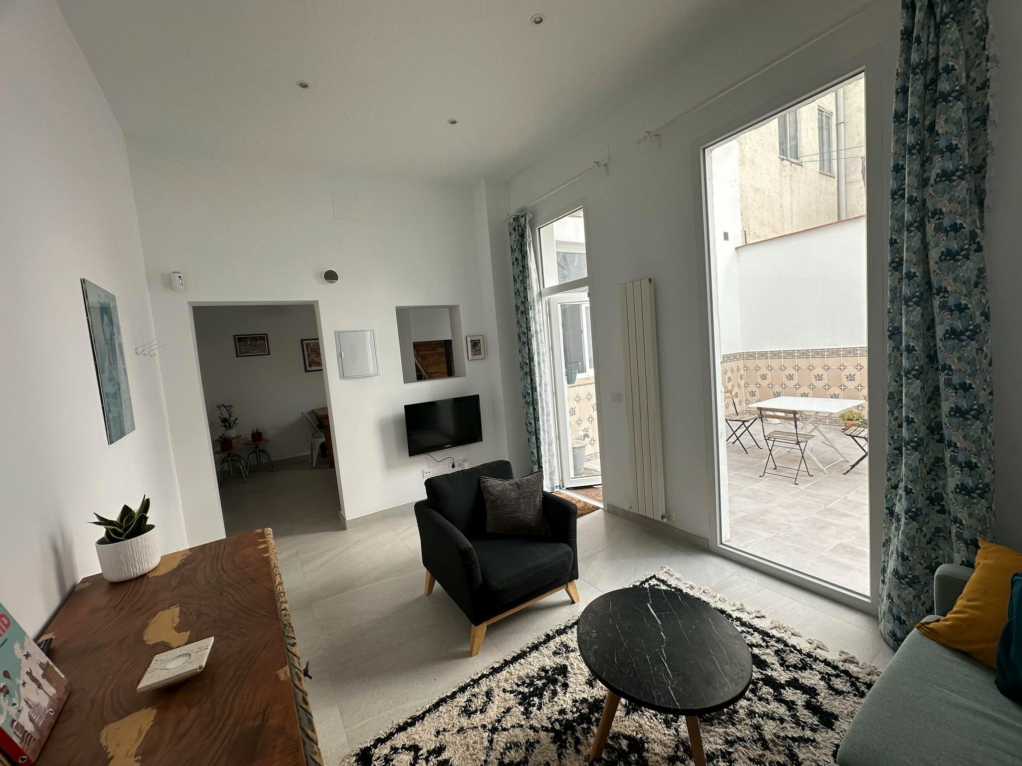 Living room of Flat to rent in  Madrid Capital  with Heating, Private garden and Furnished