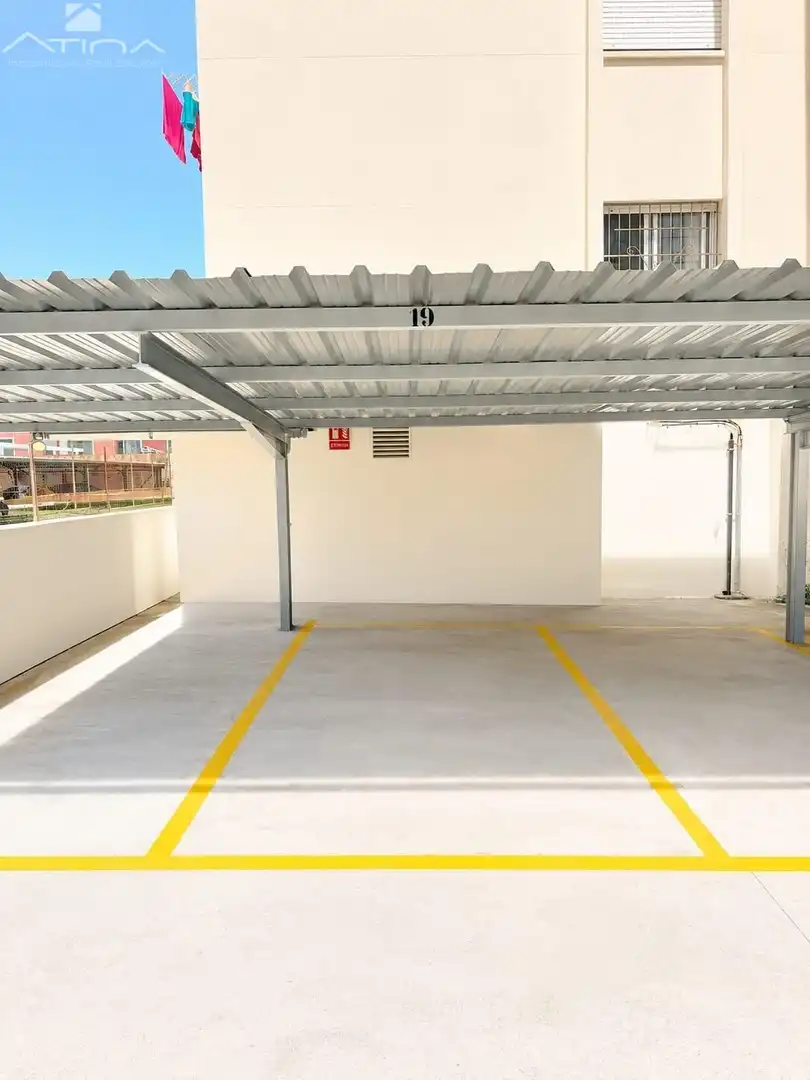 Aparcament de Apartament en venda en Gandia amb Terrassa, Traster i Moblat