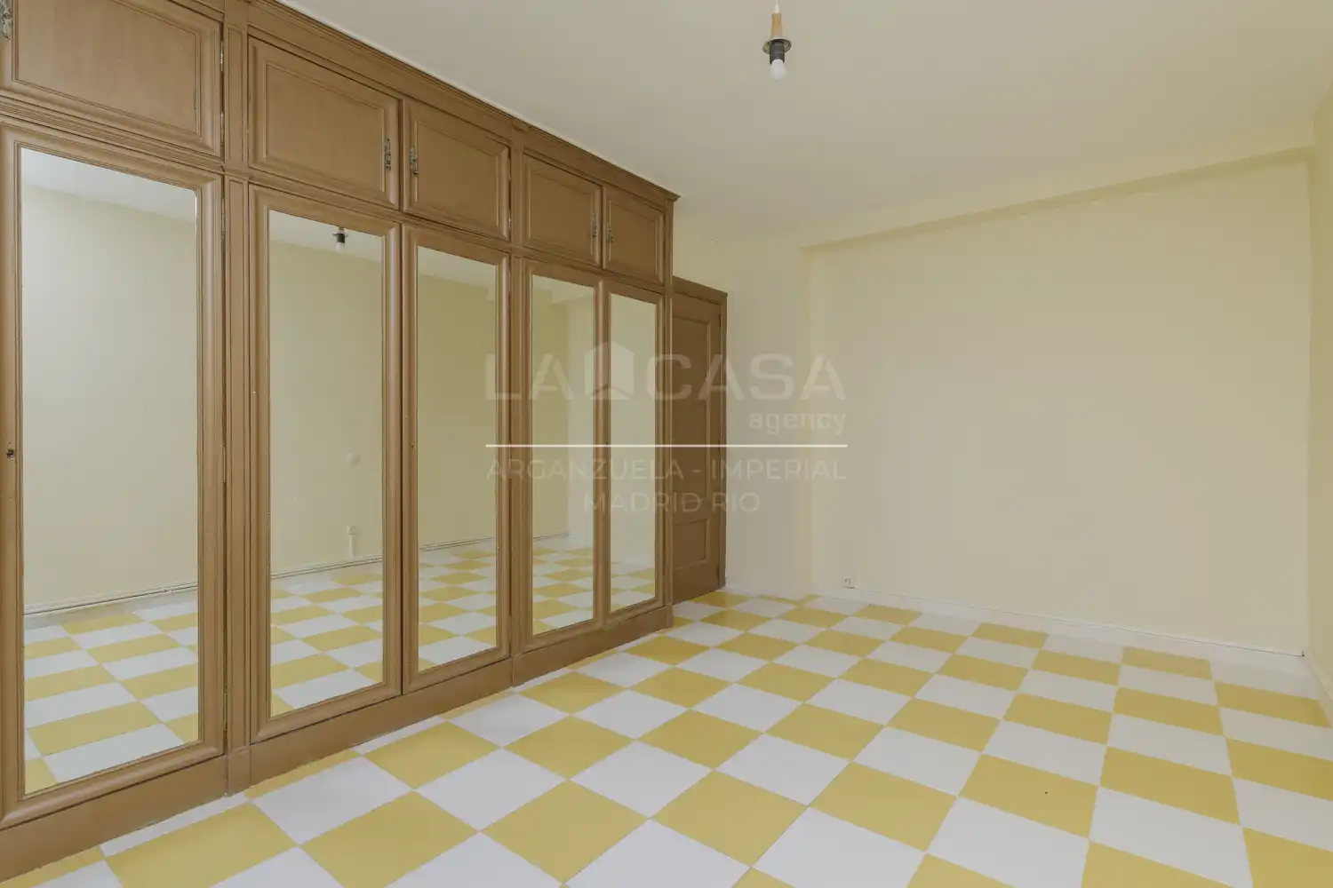 Habitación de Piso en venta en Madrid con Calefacción y Terraza
