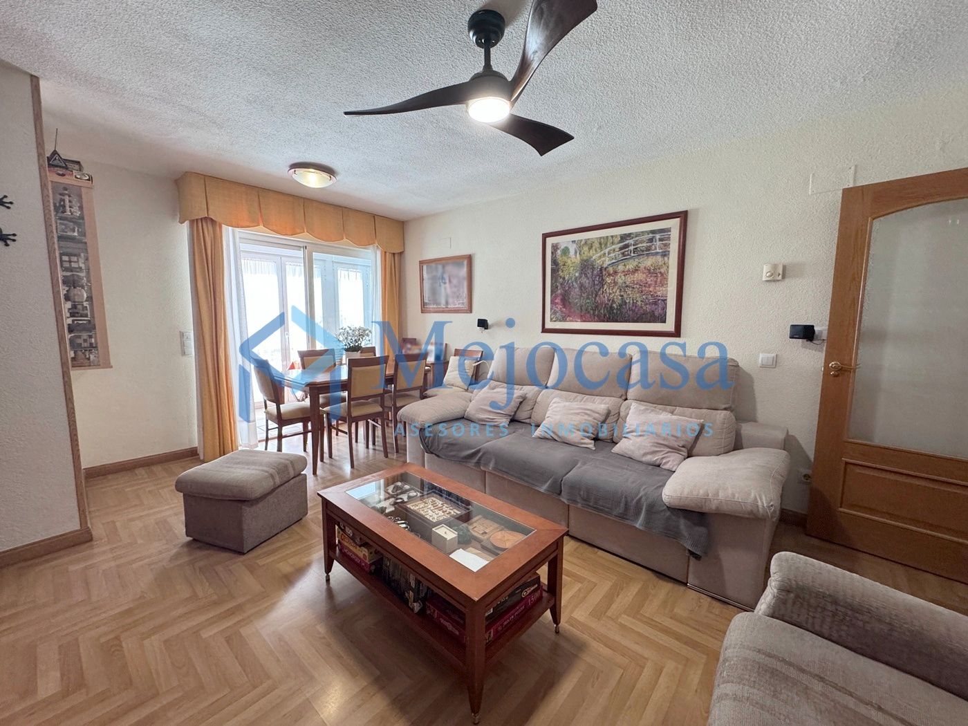 Living room of Flat for sale in  Madrid Capital  with Air Conditioner, Heating and Parquet flooring