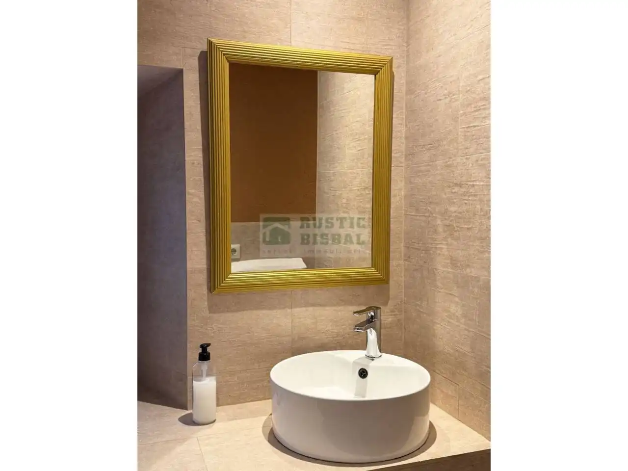 Baño de Finca rústica de alquiler en Vilademuls con Aire acondicionado, Calefacción y Jardín privado