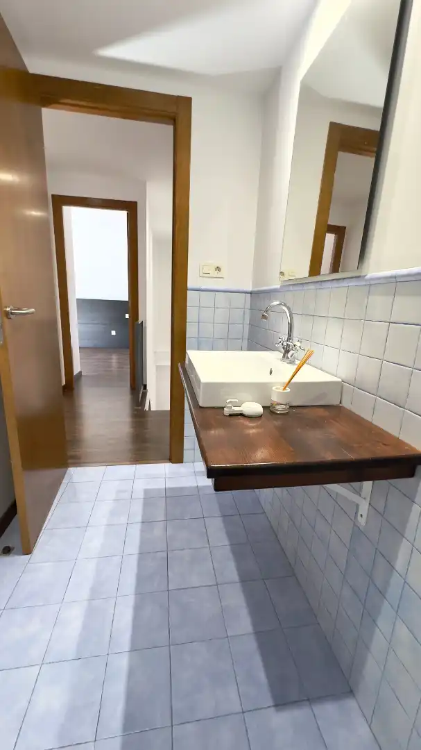 Baño de Dúplex en venta en Sant Llorenç Savall con Calefacción, Parquet y Horno