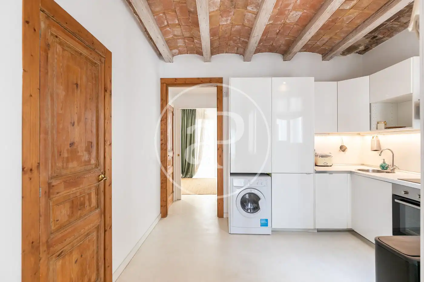 Cuina de Pis de lloguer en Barcelona amb Aire condicionat, Calefacció i Moblat
