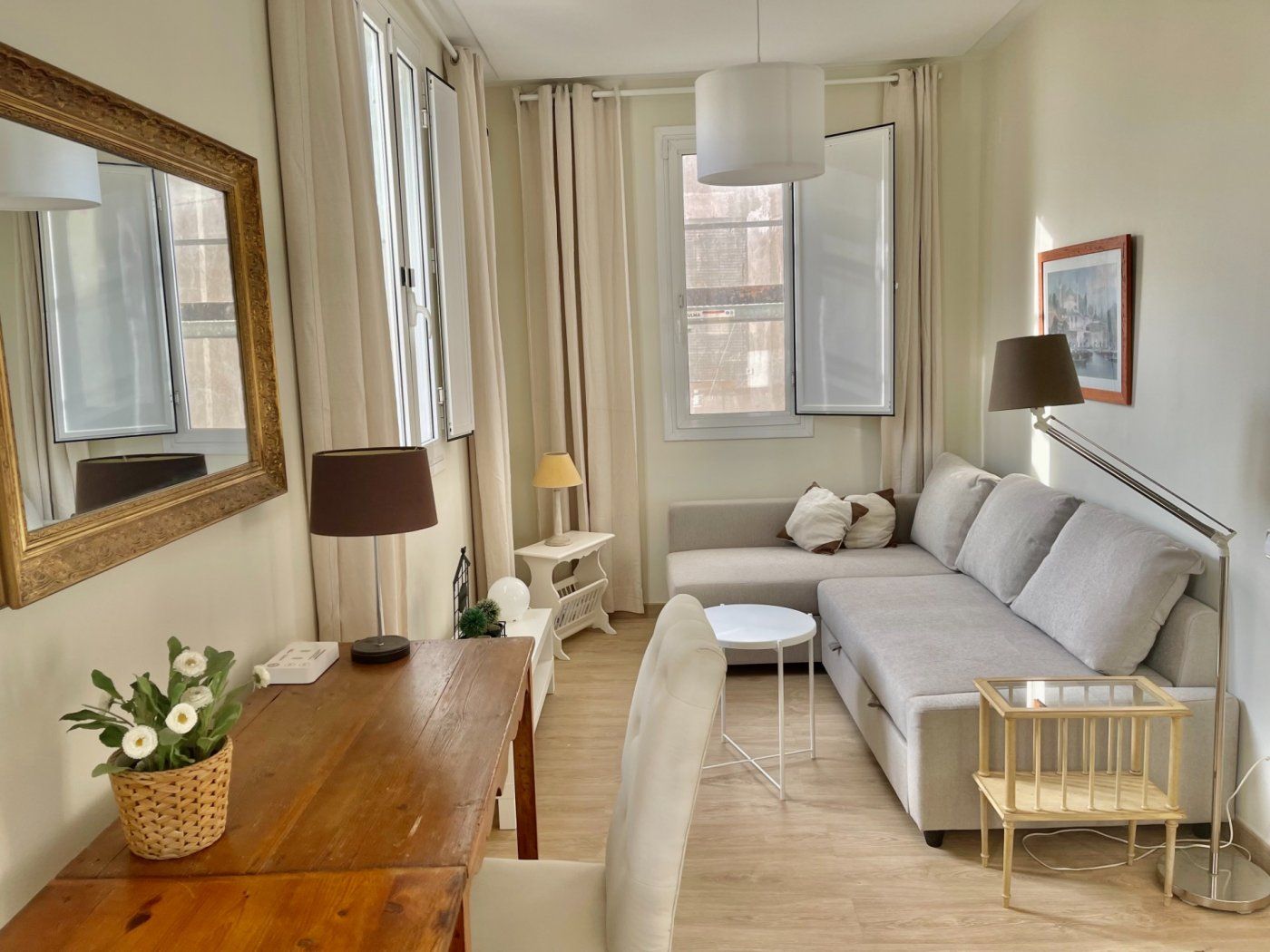 Living room of Flat to rent in  Barcelona Capital  with Air Conditioner, Heating and Parquet flooring