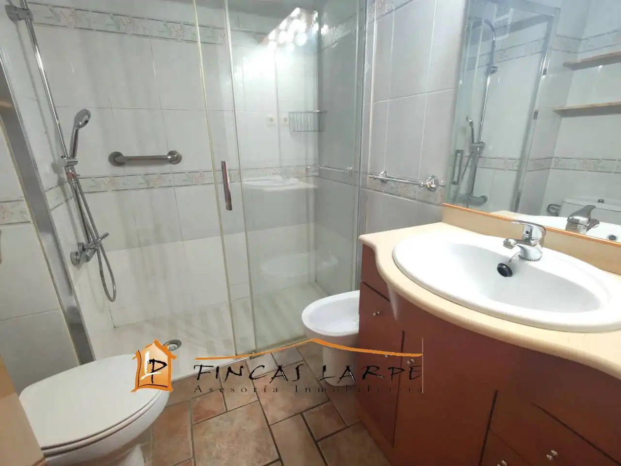 Badezimmer von Wohnung zum Verkauf in Martorell mit Klimaanlage, Heizung und Balkon