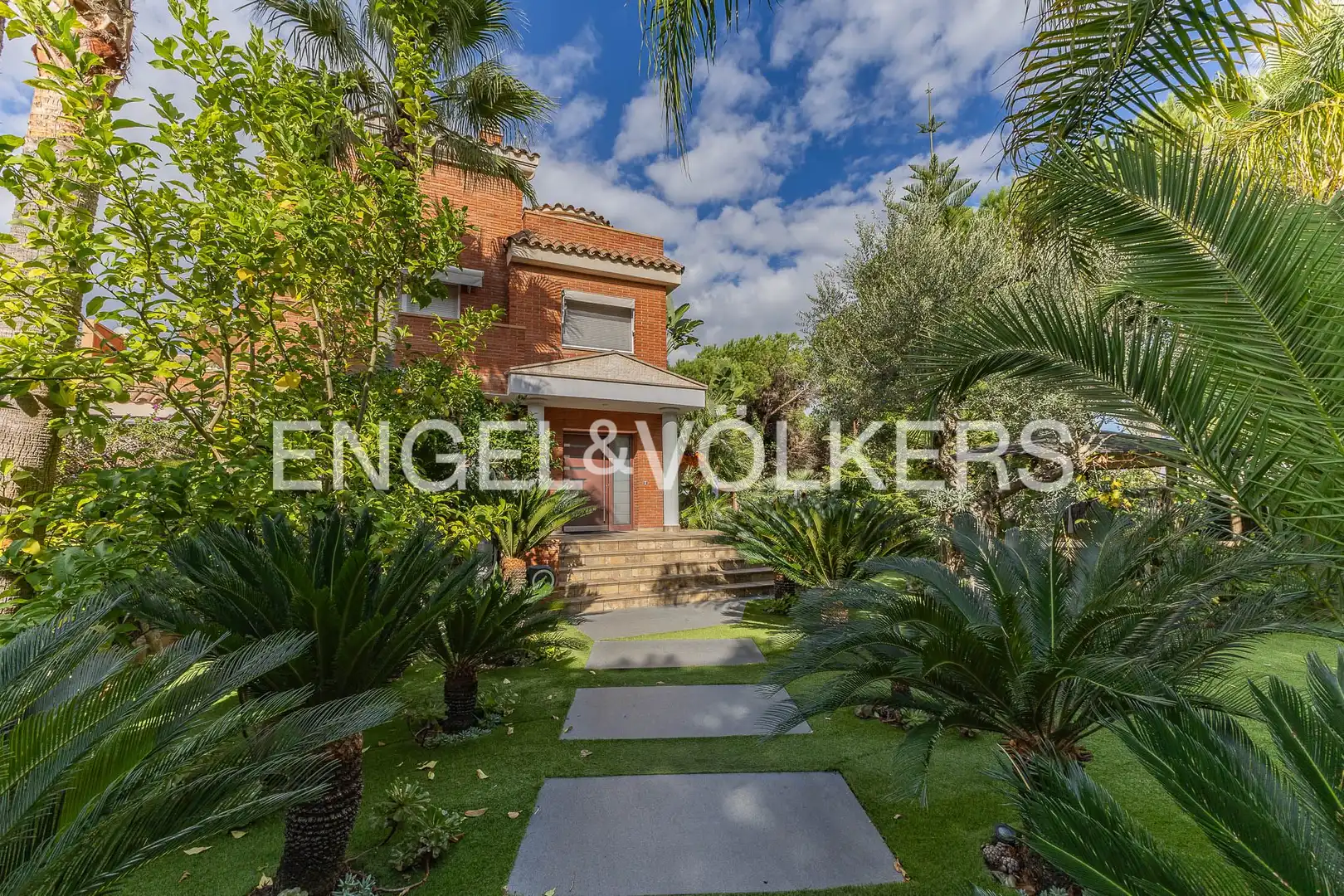 Vista exterior de Casa o xalet de lloguer en Gavà amb Aire condicionat, Calefacció i Jardí privat
