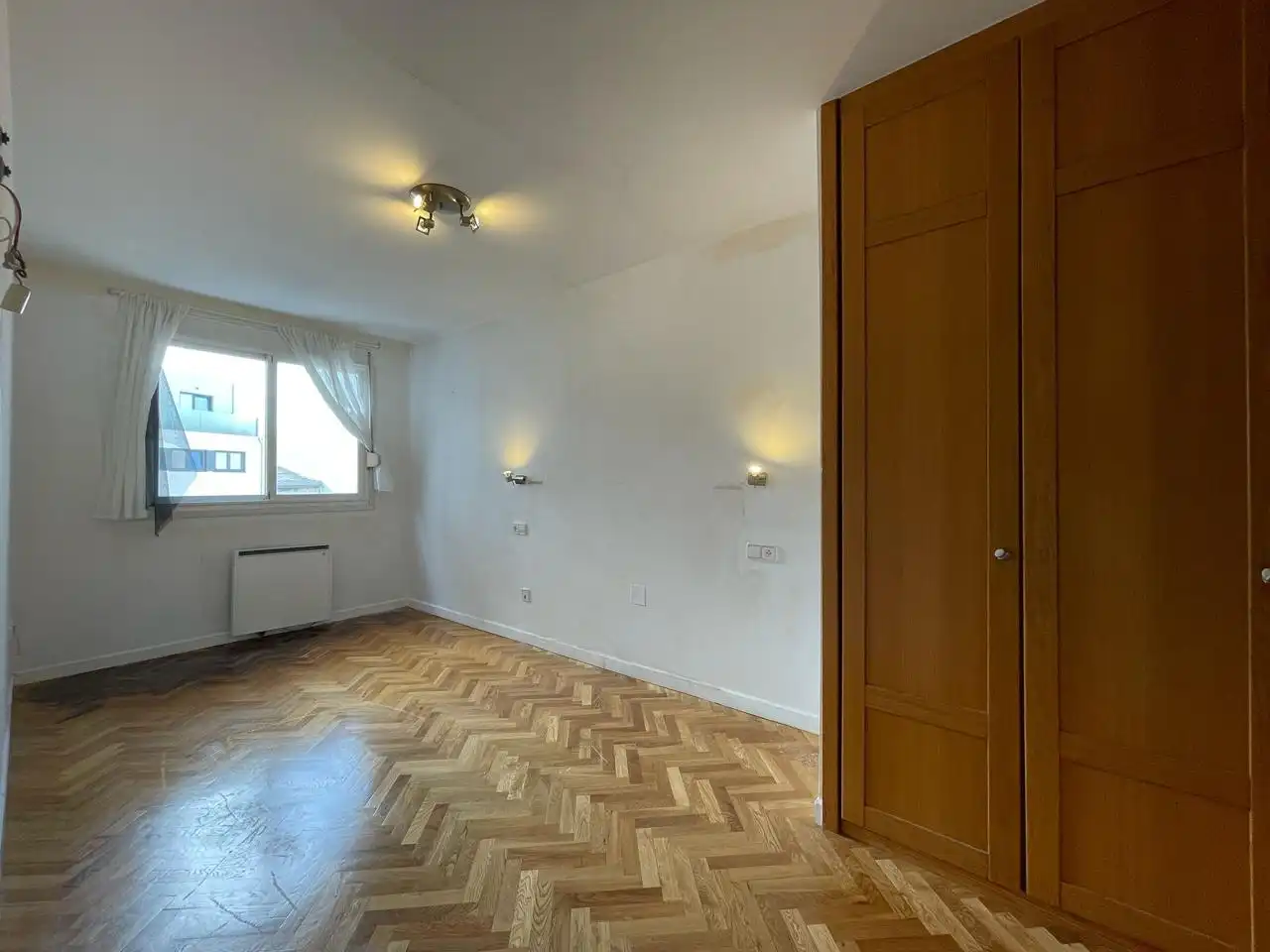 Habitación de Apartamento en venta en A Coruña Capital  con Calefacción, Parquet y Terraza