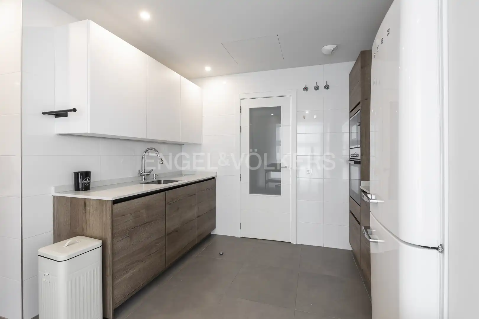 Kitchen of Flat for rent in La Moraleja  with Air Conditioner, Heating and Private garden