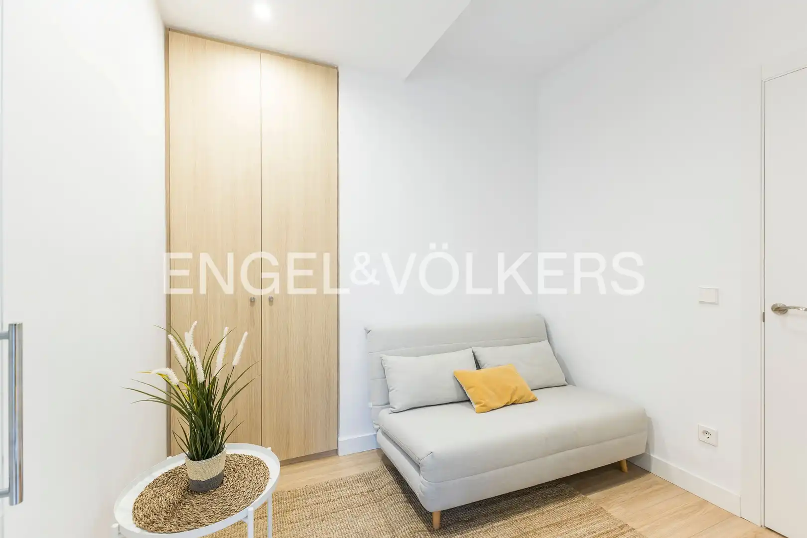 Sala d'estar de Apartament de lloguer en Madrid amb Aire condicionat, Calefacció i Moblat