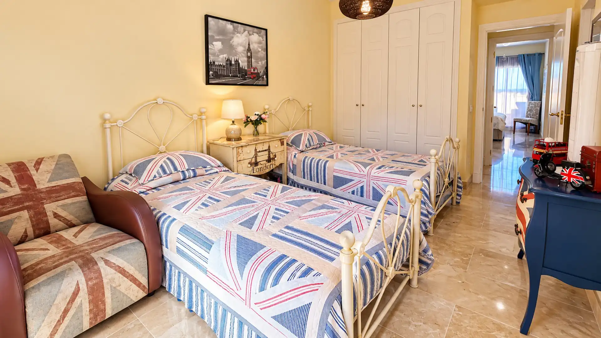 Bedroom of Attic for sale in La Duquesa