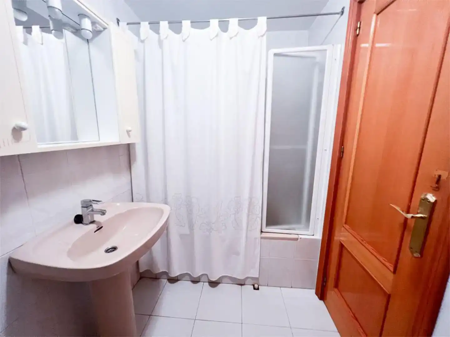 Badezimmer von Wohnungen zur Miete in Salobreña mit Schwimmbad und Balkon