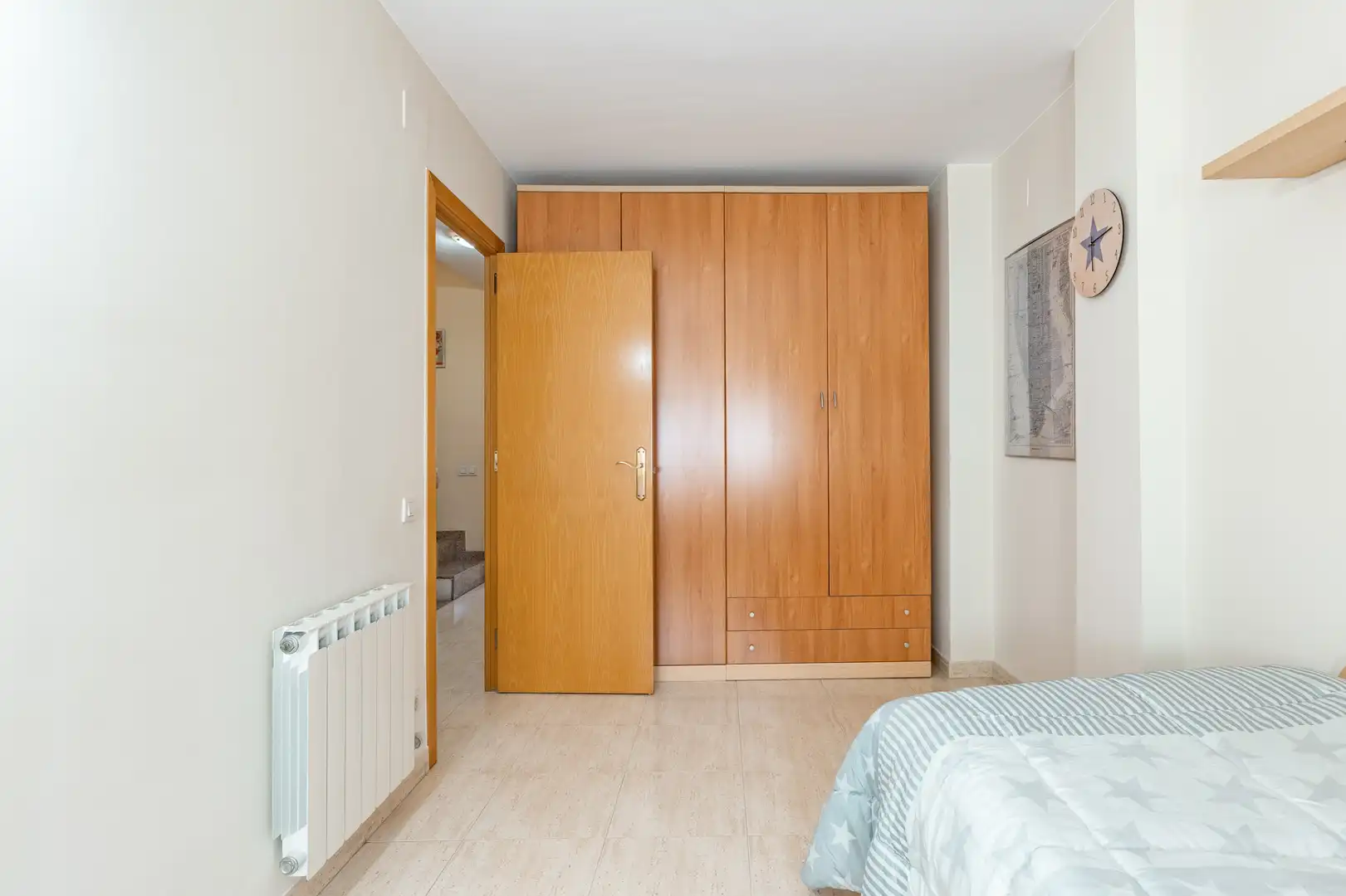 Habitación de Casa adosada en venta en Martorell con Aire acondicionado, Calefacción y Jardín privado