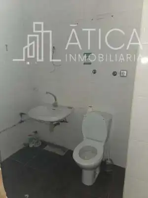 Badezimmer von Geschaftsraum zur Miete in Villamayor