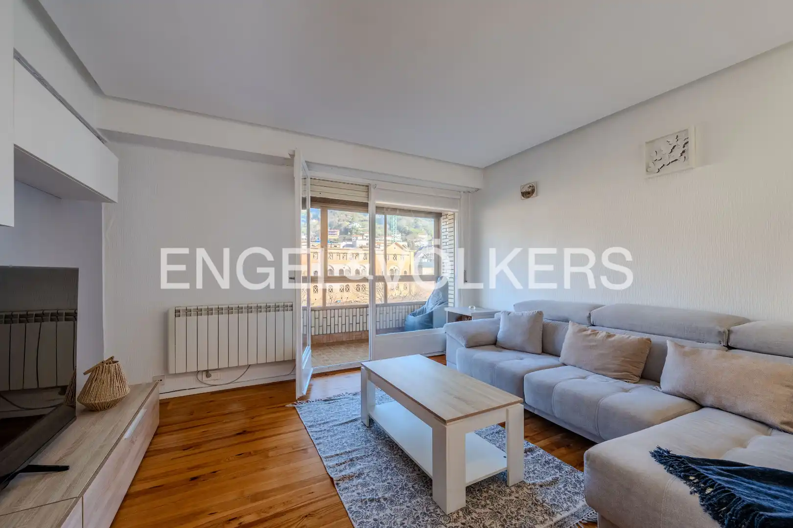 Sala d'estar de Pis de lloguer en Donostia - San Sebastián  amb Calefacció, Jardí privat i Terrassa