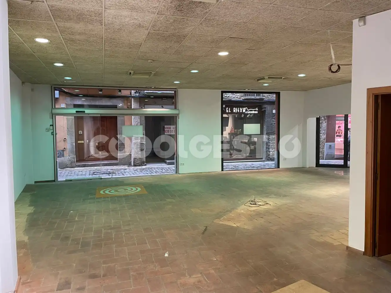 Commercial properties for rent in Cardona, 6, Centre
