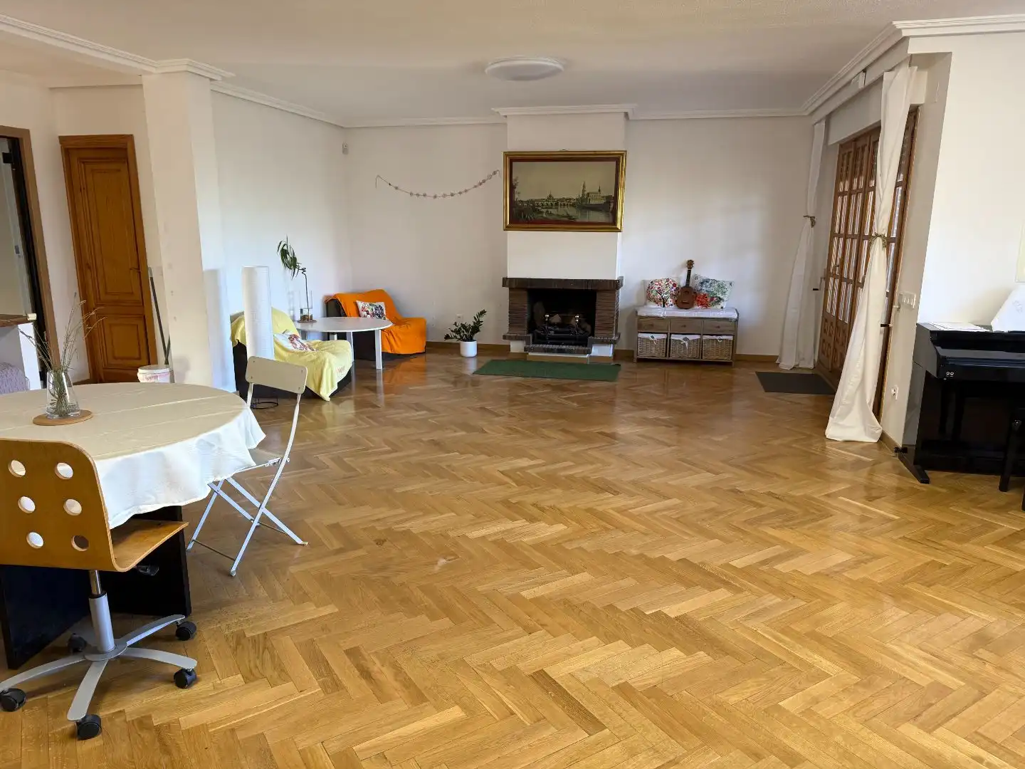 Sala d'estar de Casa o xalet en venda en Las Rozas de Madrid amb Aire condicionat, Terrassa i Piscina