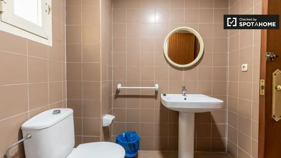Baño de Piso de alquiler en Valencia con Aire acondicionado, Calefacción y Amueblado