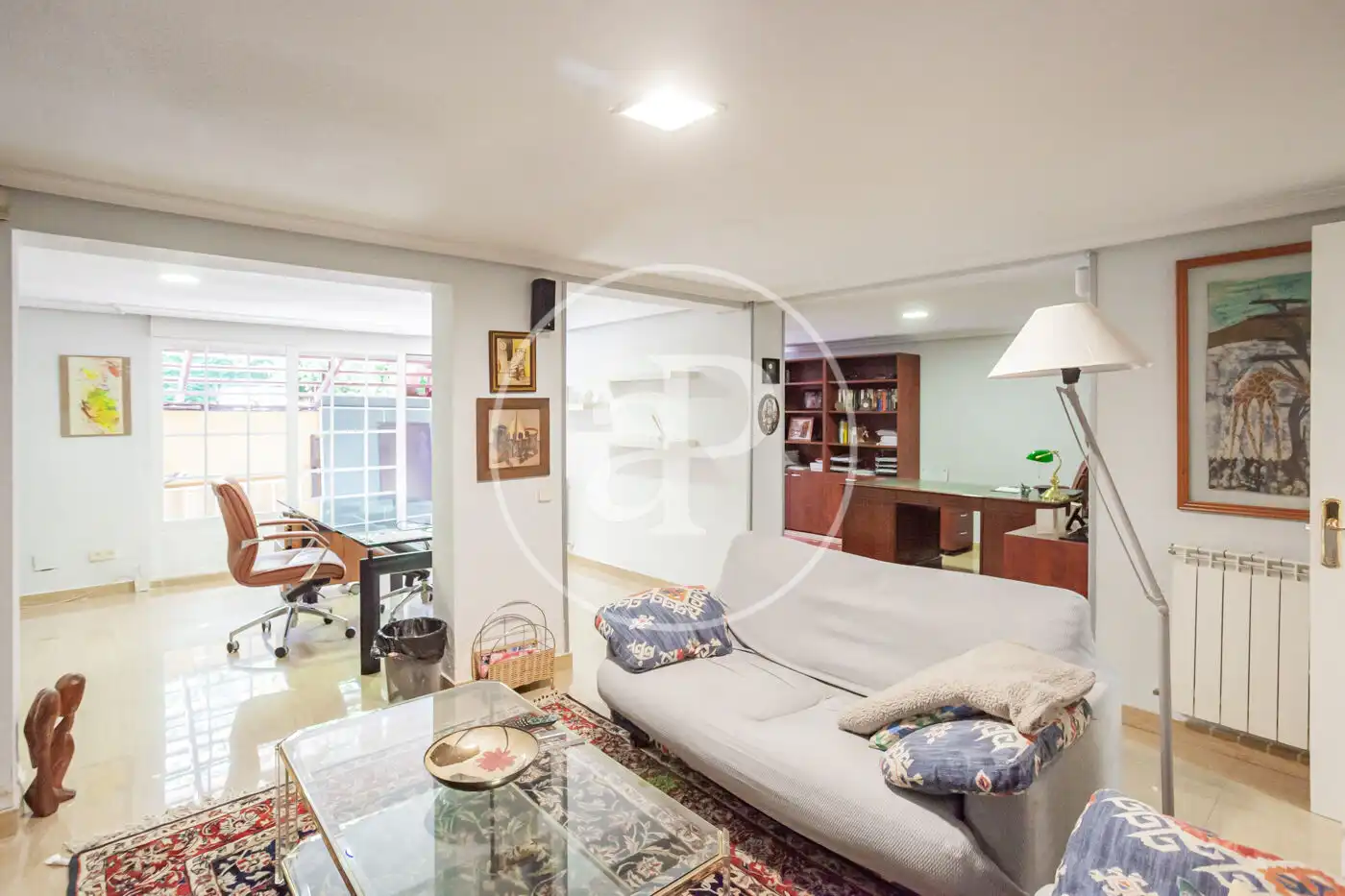 Sala d'estar de Casa adosada en venda en Madrid amb Aire condicionat, Calefacció i Jardí privat