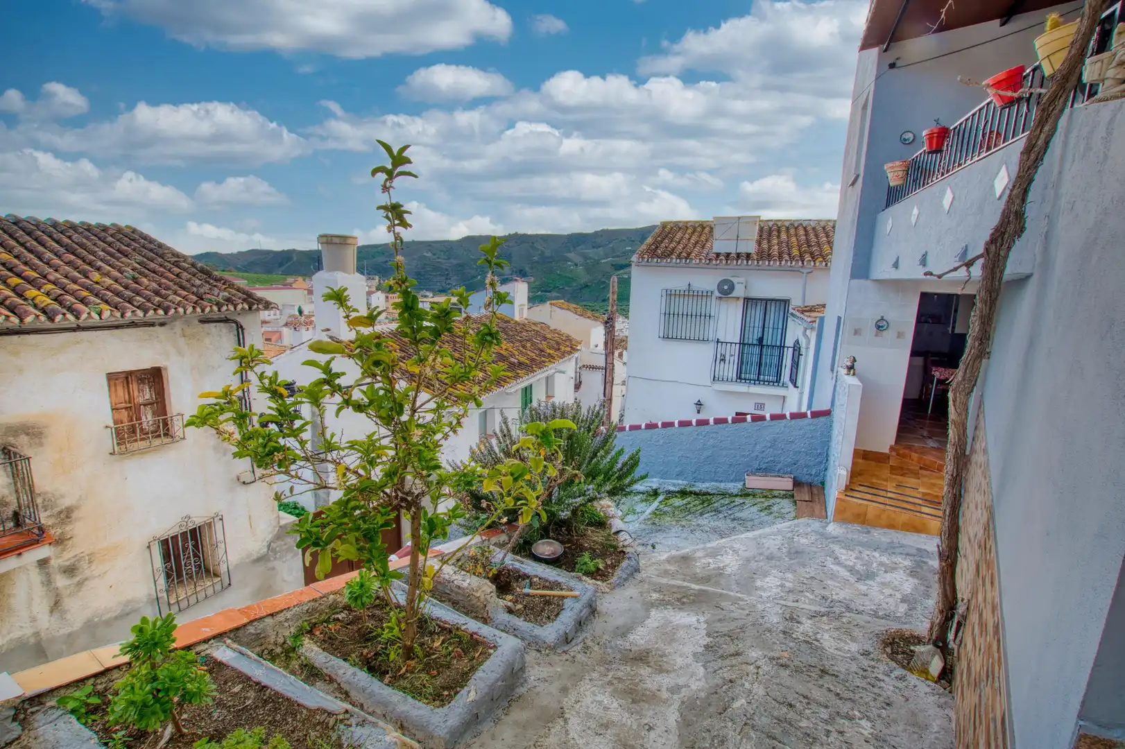 Vista exterior de Casa adosada en venta en Benamargosa